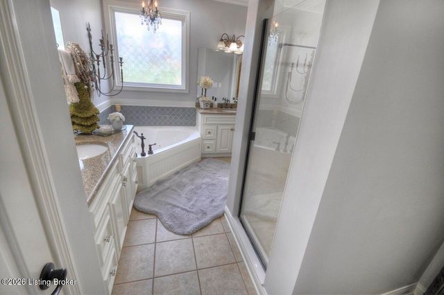 1004 Artisan Pkwy, La Grange, KY 40031