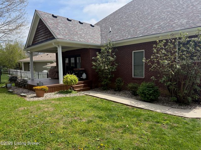 1004 Artisan Pkwy, La Grange, KY 40031