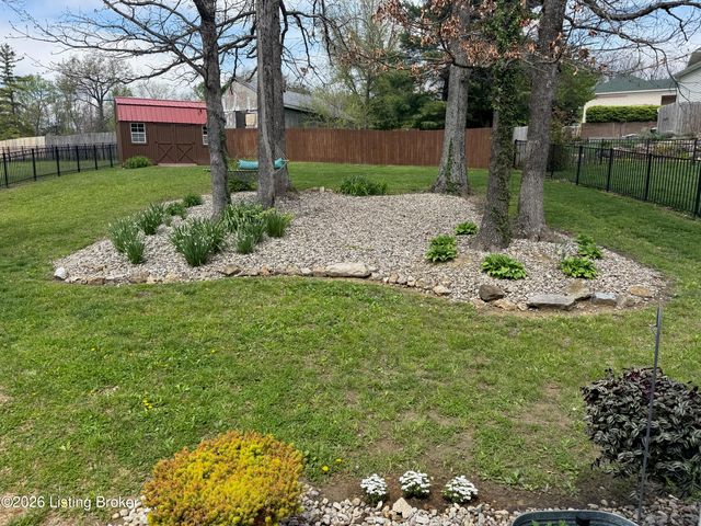1004 Artisan Pkwy, La Grange, KY 40031
