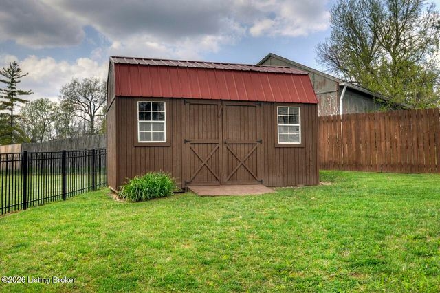 1004 Artisan Pkwy, La Grange, KY 40031