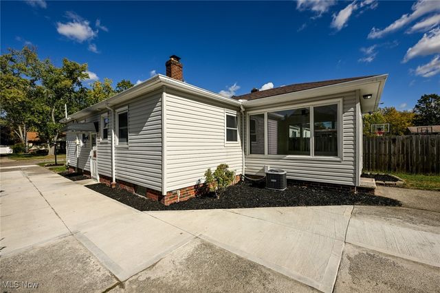 11609 Lawndale Drive, Parma Heights, OH 44130