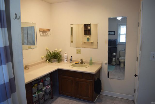 7481 Old Boonville Highway, Evansville, IN 47715