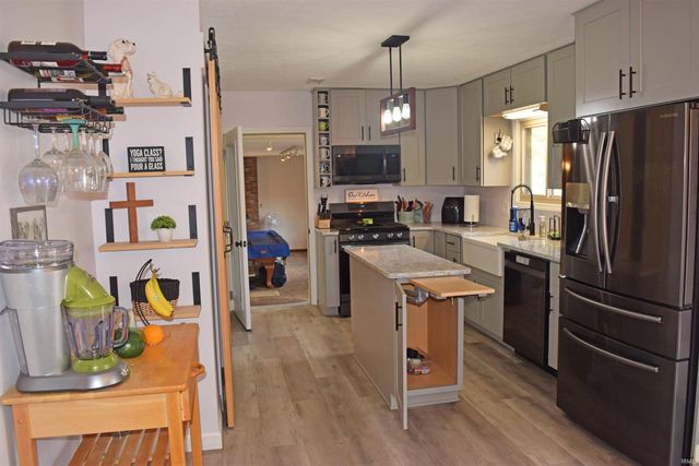 7481 Old Boonville Highway, Evansville, IN 47715