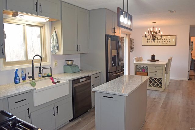 7481 Old Boonville Highway, Evansville, IN 47715