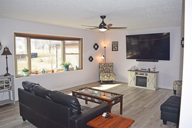 7481 Old Boonville Highway, Evansville, IN 47715