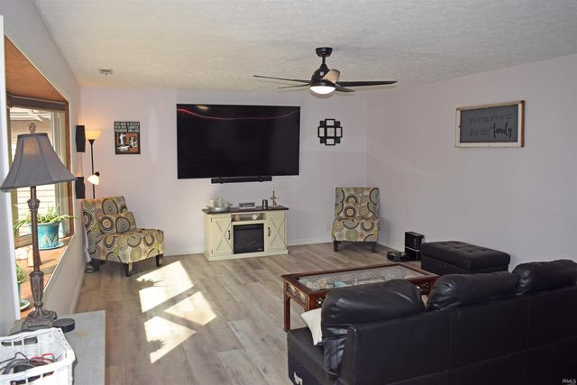 7481 Old Boonville Highway, Evansville, IN 47715