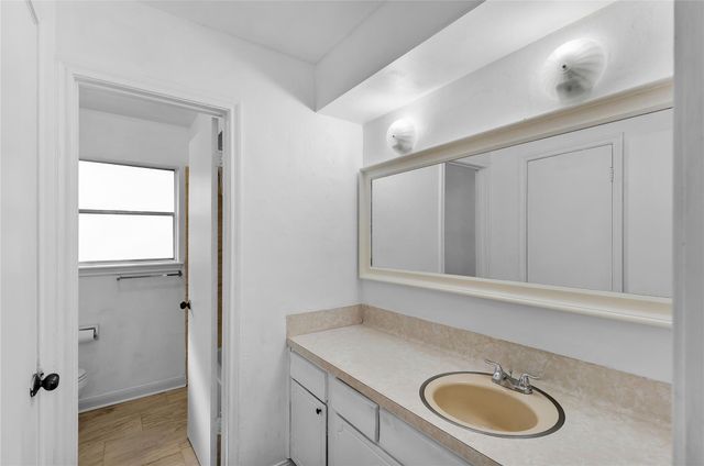 6302 Autumn Arbor Drive, Houston, TX 77092