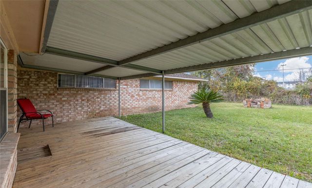 6302 Autumn Arbor Drive, Houston, TX 77092