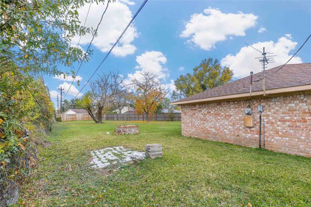 6302 Autumn Arbor Drive, Houston, TX 77092