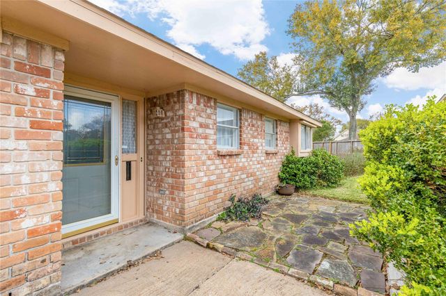 6302 Autumn Arbor Drive, Houston, TX 77092