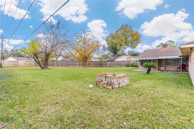 6302 Autumn Arbor Drive, Houston, TX 77092