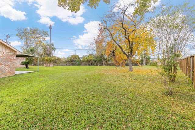 6302 Autumn Arbor Drive, Houston, TX 77092