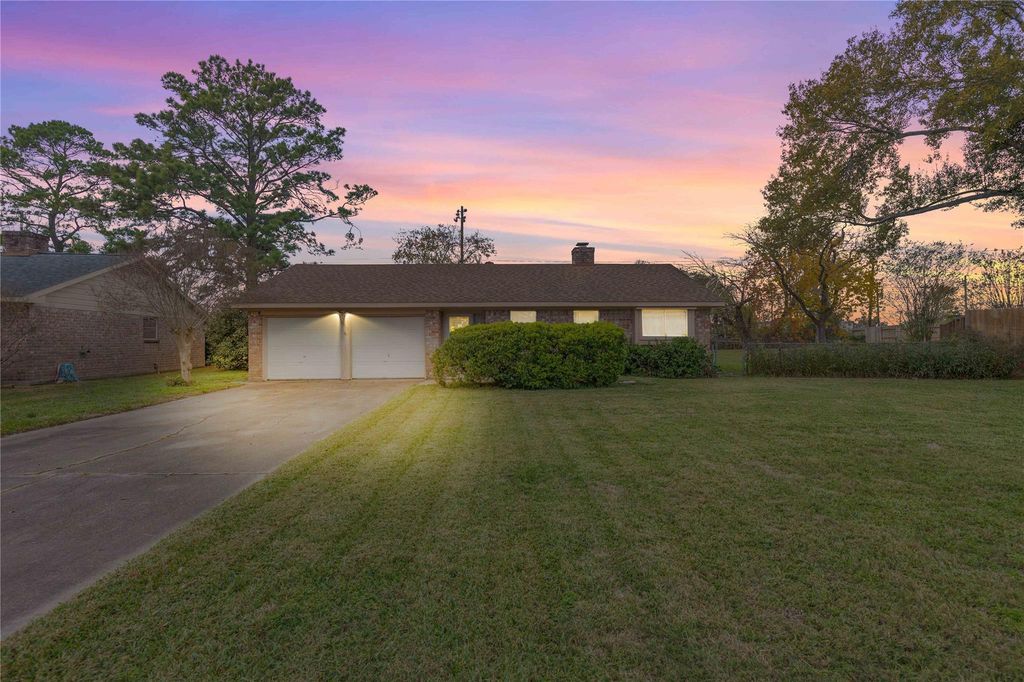 6302 Autumn Arbor Drive, Houston, TX 77092