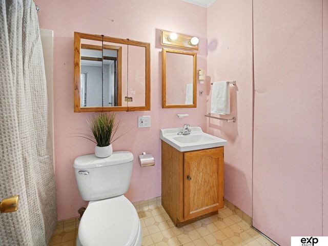 7730 Cherrywood Drive, Lincoln, NE 68510