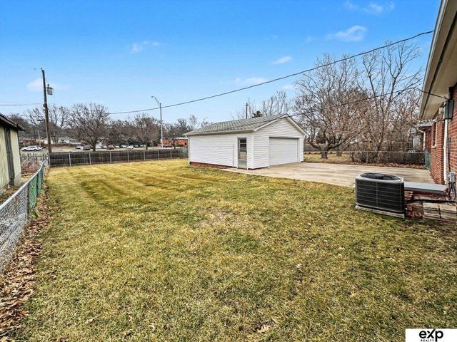 7730 Cherrywood Drive, Lincoln, NE 68510