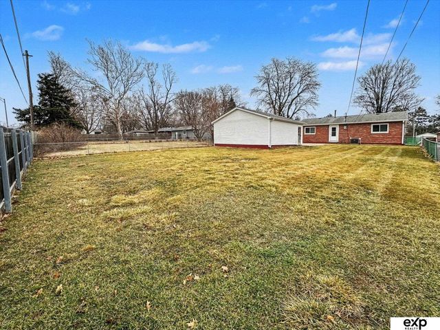 7730 Cherrywood Drive, Lincoln, NE 68510