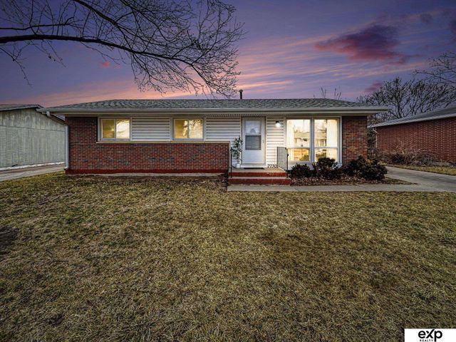 7730 Cherrywood Drive, Lincoln, NE 68510