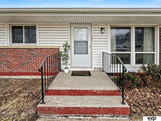 7730 Cherrywood Drive, Lincoln, NE 68510