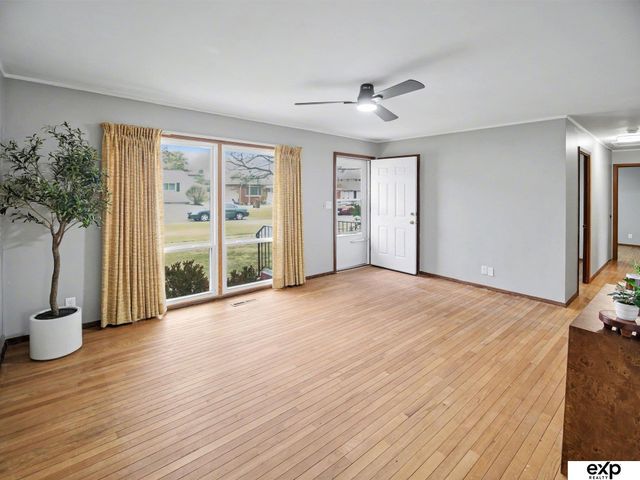 7730 Cherrywood Drive, Lincoln, NE 68510