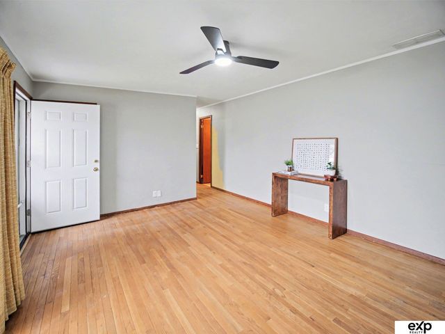 7730 Cherrywood Drive, Lincoln, NE 68510