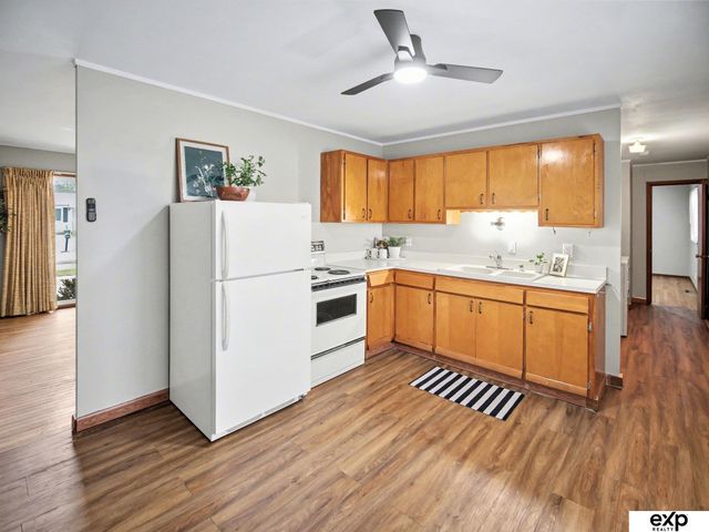 7730 Cherrywood Drive, Lincoln, NE 68510