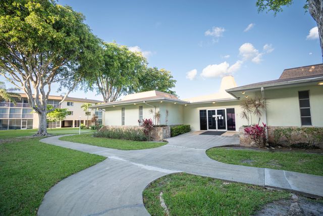 400 W Village Green Cir Circle W 214, Palm Springs, FL 33461