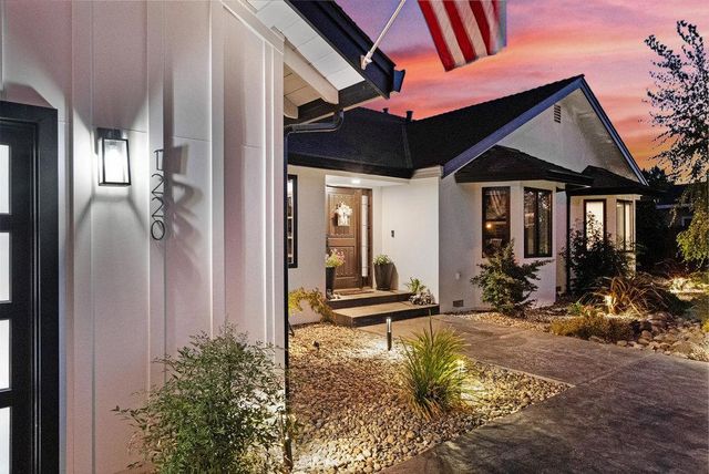 1220 S Ridgemark Drive, Hollister, CA 95023