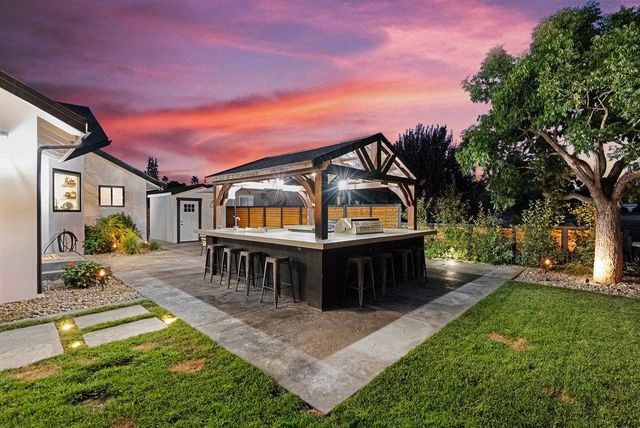 1220 S Ridgemark Drive, Hollister, CA 95023