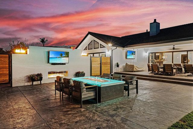 1220 S Ridgemark Drive, Hollister, CA 95023