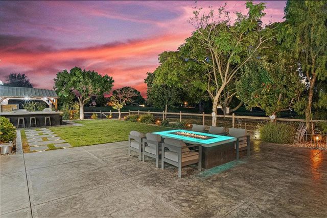 1220 S Ridgemark Drive, Hollister, CA 95023