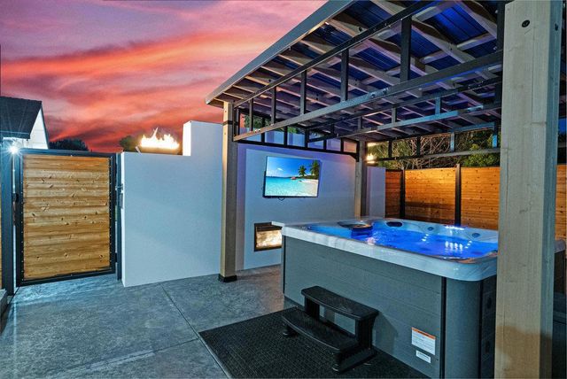 1220 S Ridgemark Drive, Hollister, CA 95023