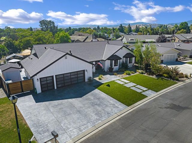 1220 S Ridgemark Drive, Hollister, CA 95023