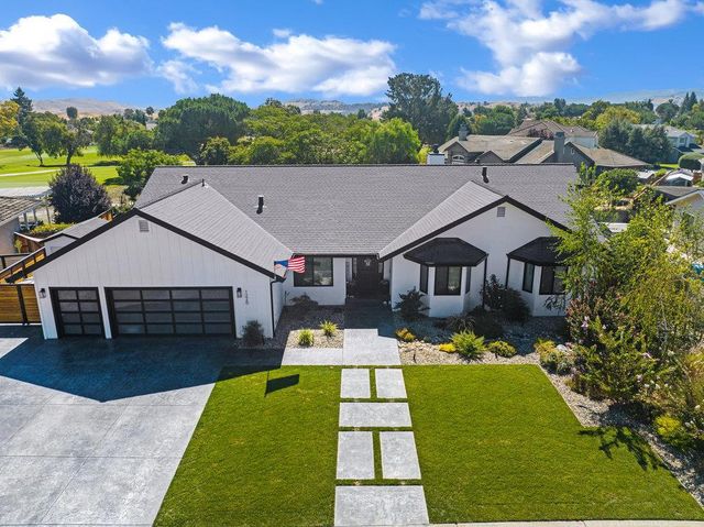 1220 S Ridgemark Drive, Hollister, CA 95023