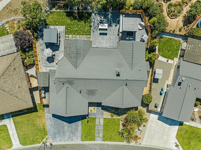 1220 S Ridgemark Drive, Hollister, CA 95023