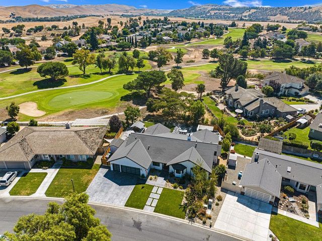 1220 S Ridgemark Drive, Hollister, CA 95023