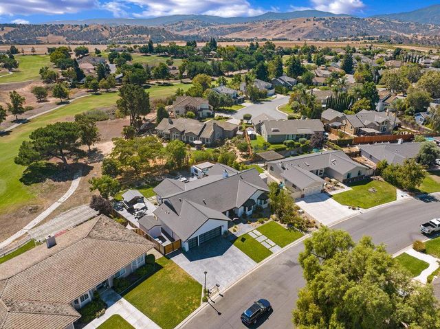 1220 S Ridgemark Drive, Hollister, CA 95023