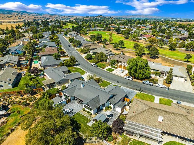 1220 S Ridgemark Drive, Hollister, CA 95023