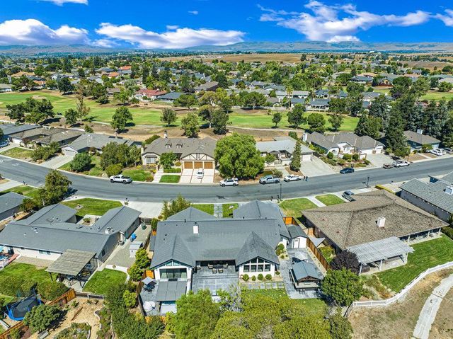 1220 S Ridgemark Drive, Hollister, CA 95023