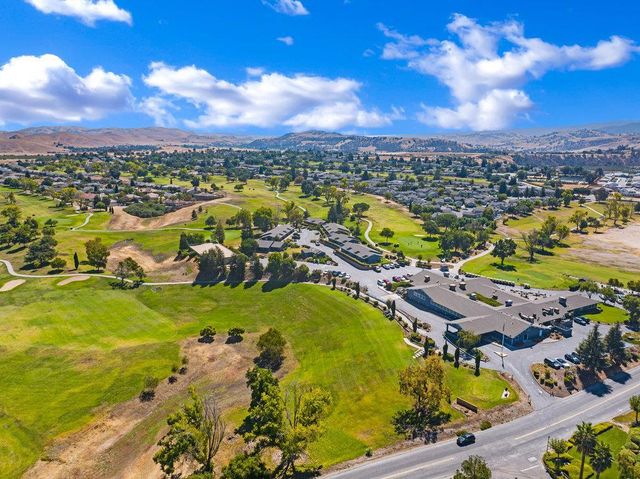 1220 S Ridgemark Drive, Hollister, CA 95023