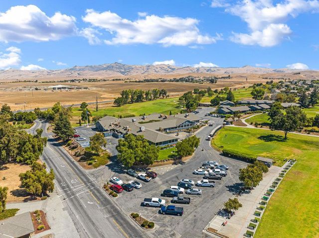 1220 S Ridgemark Drive, Hollister, CA 95023