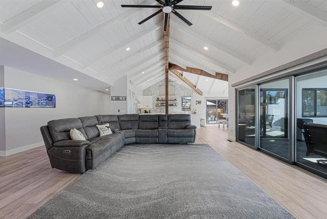 1220 S Ridgemark Drive, Hollister, CA 95023