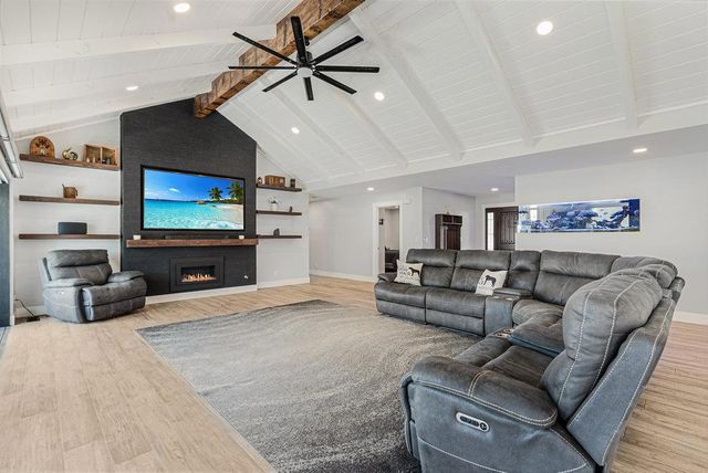 1220 S Ridgemark Drive, Hollister, CA 95023