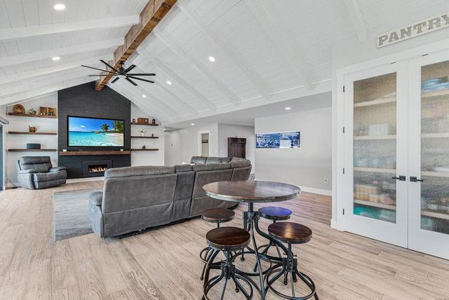 1220 S Ridgemark Drive, Hollister, CA 95023