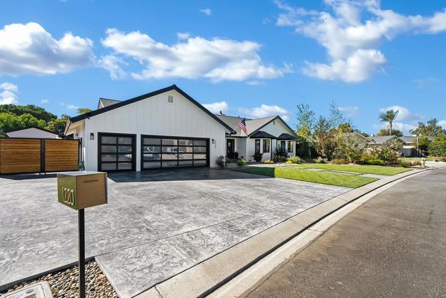 1220 S Ridgemark Drive, Hollister, CA 95023