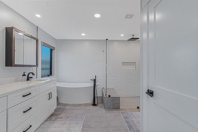 1220 S Ridgemark Drive, Hollister, CA 95023