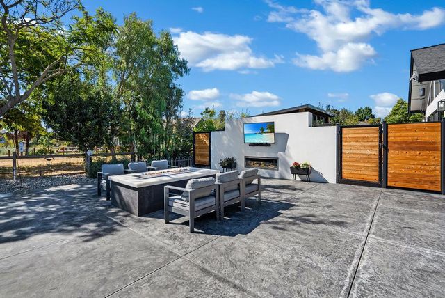 1220 S Ridgemark Drive, Hollister, CA 95023