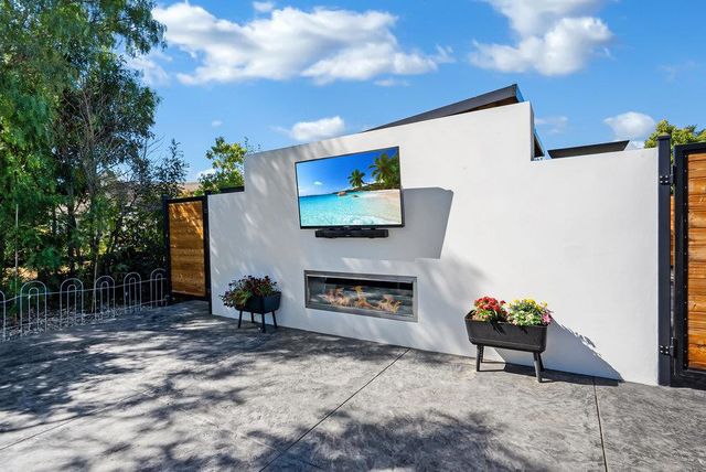 1220 S Ridgemark Drive, Hollister, CA 95023