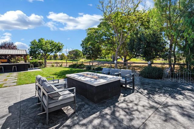 1220 S Ridgemark Drive, Hollister, CA 95023