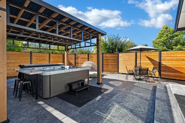 1220 S Ridgemark Drive, Hollister, CA 95023