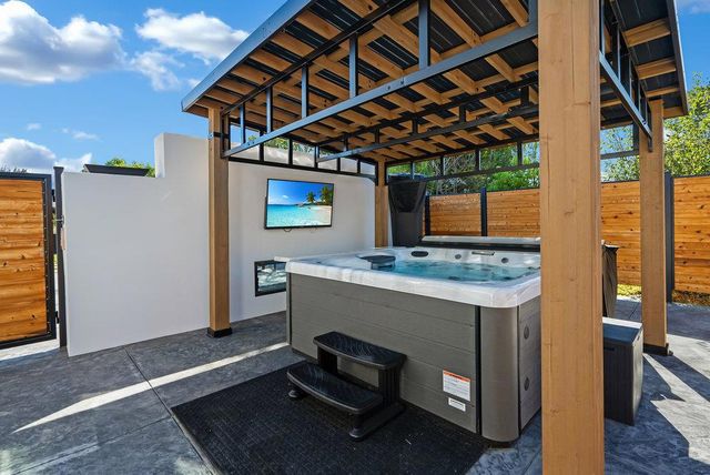 1220 S Ridgemark Drive, Hollister, CA 95023